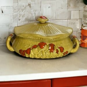 Vintage 1970’s Arnel’s Merry Mushroom Casserole Dish with Lid in Gold & Red